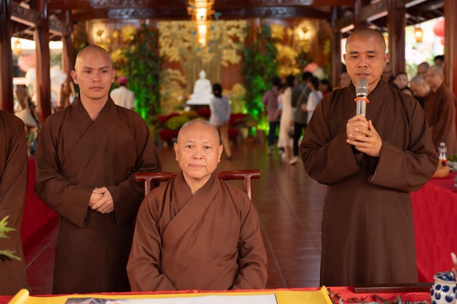 Khai bút chương trình TẶNG CHỮ “THƯ PHÁP VIỆT” mừng xuân Giáp Thìn