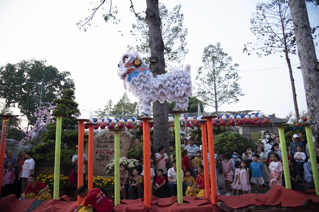 Khai bút chương trình TẶNG CHỮ “THƯ PHÁP VIỆT” mừng xuân Giáp Thìn