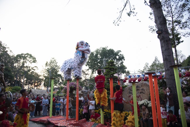 Khai bút chương trình TẶNG CHỮ “THƯ PHÁP VIỆT” mừng xuân Giáp Thìn