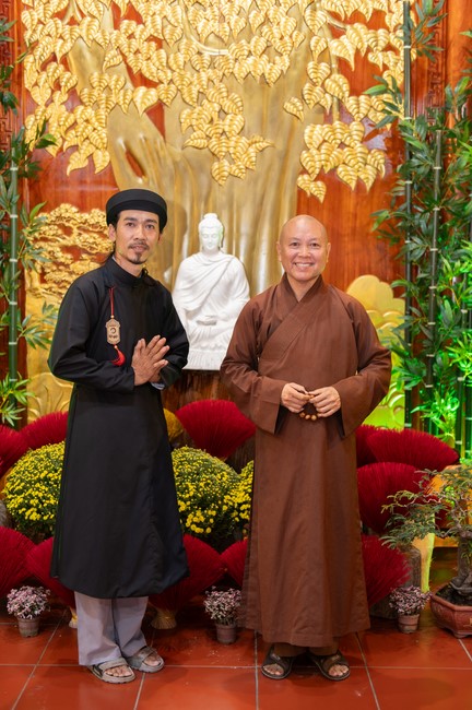 Khai bút chương trình TẶNG CHỮ “THƯ PHÁP VIỆT” mừng xuân Giáp Thìn