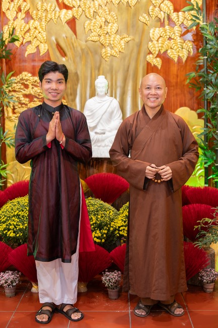 Khai bút chương trình TẶNG CHỮ “THƯ PHÁP VIỆT” mừng xuân Giáp Thìn