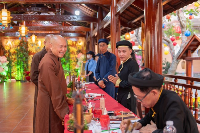 Khai bút chương trình TẶNG CHỮ “THƯ PHÁP VIỆT” mừng xuân Giáp Thìn