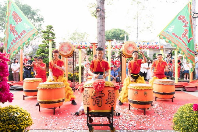 Khai bút chương trình TẶNG CHỮ “THƯ PHÁP VIỆT” mừng xuân Giáp Thìn