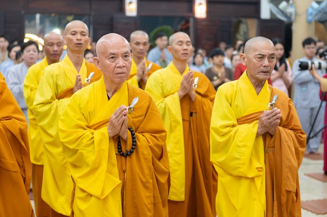 Đêm giao thừa chào đón năm Giáp Thìn