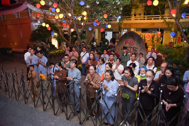 Đêm giao thừa chào đón năm Giáp Thìn