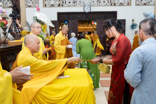 Đêm giao thừa chào đón năm Giáp Thìn