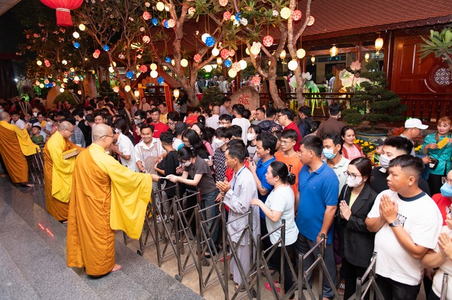 Đêm giao thừa chào đón năm Giáp Thìn