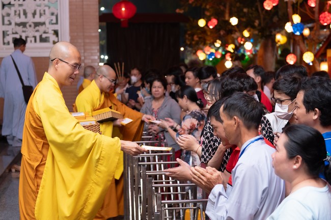 Đêm giao thừa chào đón năm Giáp Thìn