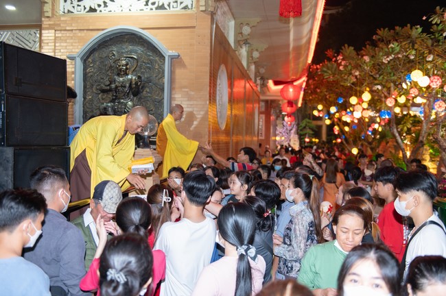 Đêm giao thừa chào đón năm Giáp Thìn