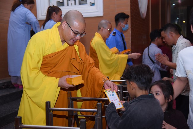 Đêm giao thừa chào đón năm Giáp Thìn