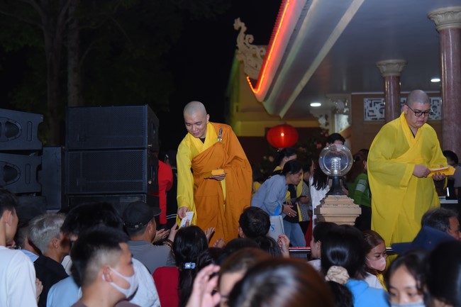 Đêm giao thừa chào đón năm Giáp Thìn