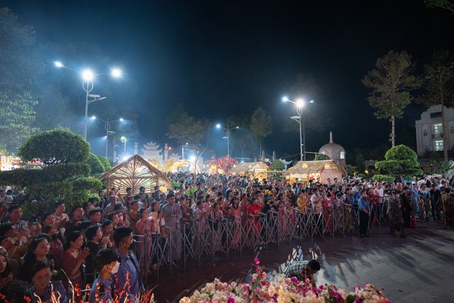 Đêm giao thừa chào đón năm Giáp Thìn