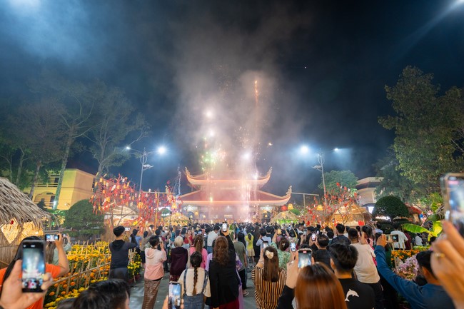 Đêm giao thừa chào đón năm Giáp Thìn