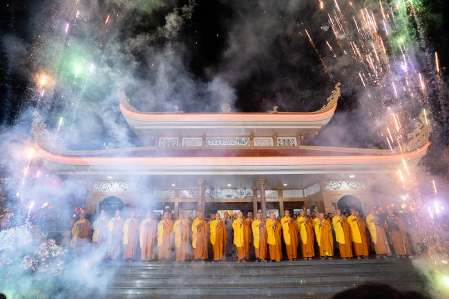 Đêm giao thừa chào đón năm Giáp Thìn