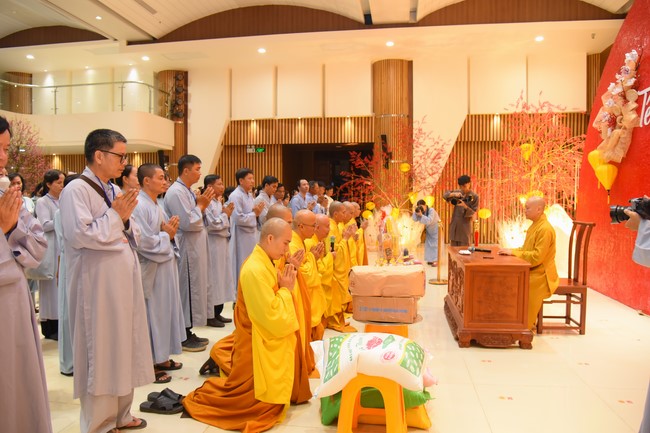 Hành hương thập tự đầu xuân Giáp Thìn