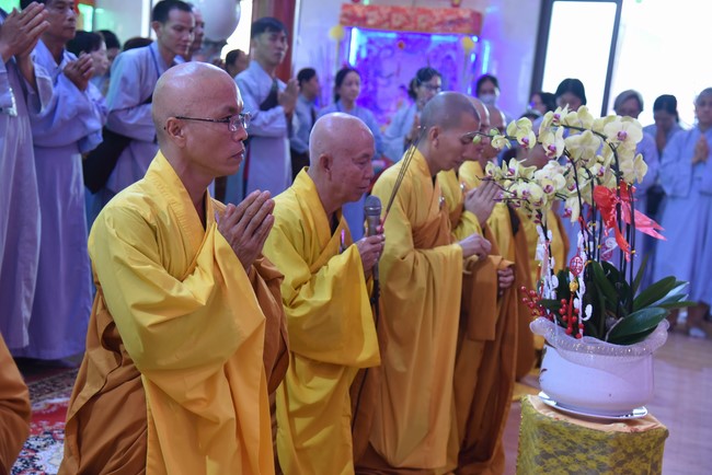 Hành hương thập tự đầu xuân Giáp Thìn
