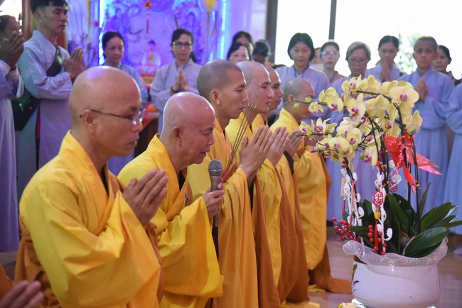 Hành hương thập tự đầu xuân Giáp Thìn