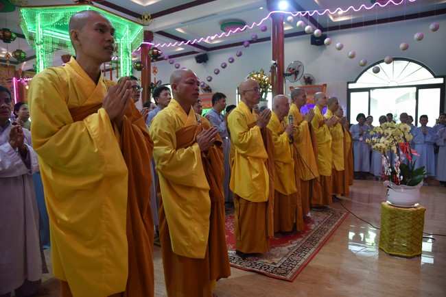 Hành hương thập tự đầu xuân Giáp Thìn