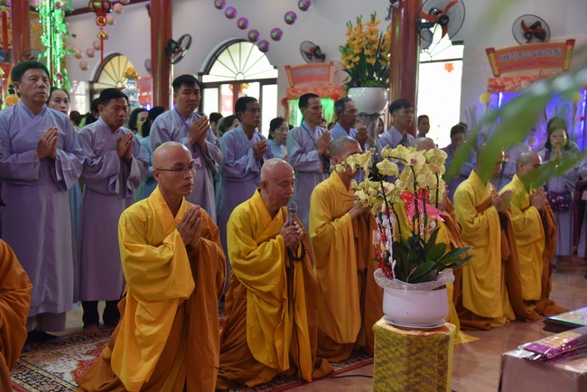 Hành hương thập tự đầu xuân Giáp Thìn