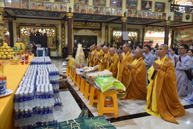 Hành hương thập tự đầu xuân Giáp Thìn