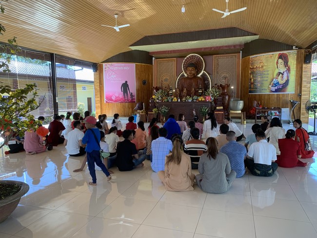 Chùa Suối Pháp – Tây Ninh: Chùm ảnh “Đón giao thừa và nhận Lộc lì xì đầu năm mới”