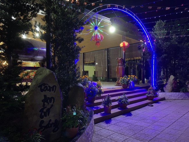 Chùa Suối Pháp – Tây Ninh: Chùm ảnh “Đón giao thừa và nhận Lộc lì xì đầu năm mới”