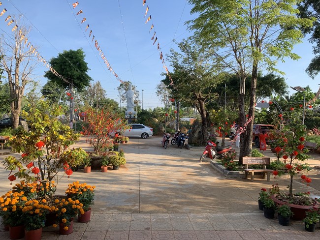 Chùa Suối Pháp – Tây Ninh: Chùm ảnh “Đón giao thừa và nhận Lộc lì xì đầu năm mới”