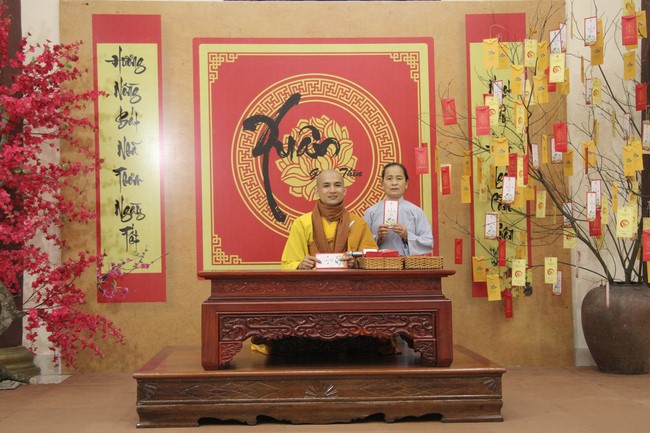 Chùa Giai Lam – Hà Tĩnh: Chùm ảnh “Đón giao thừa và nhận Lộc lì xì đầu năm mới”