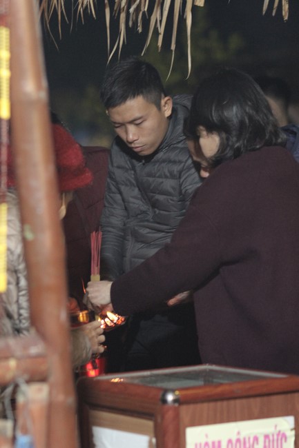 Chùa Giai Lam – Hà Tĩnh: Chùm ảnh “Đón giao thừa và nhận Lộc lì xì đầu năm mới”