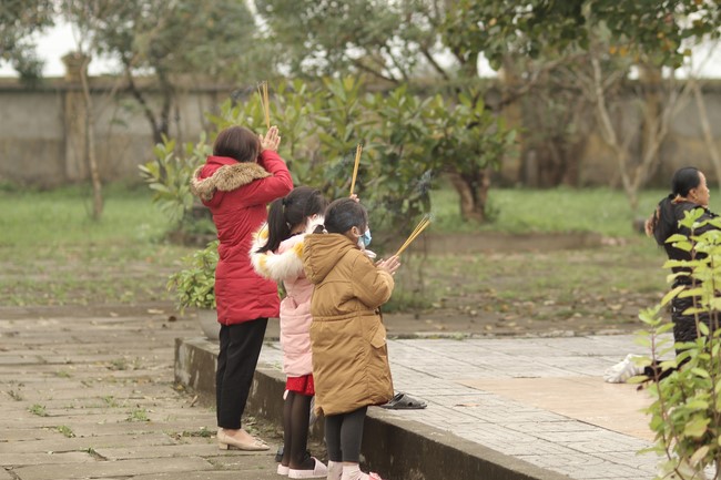 Chùa Giai Lam – Hà Tĩnh: Chùm ảnh “Đón giao thừa và nhận Lộc lì xì đầu năm mới”