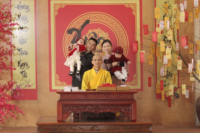 Chùa Giai Lam – Hà Tĩnh: Chùm ảnh “Đón giao thừa và nhận Lộc lì xì đầu năm mới”