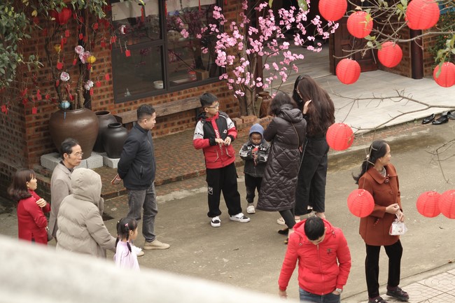 Chùa Giai Lam – Hà Tĩnh: Chùm ảnh “Đón giao thừa và nhận Lộc lì xì đầu năm mới”