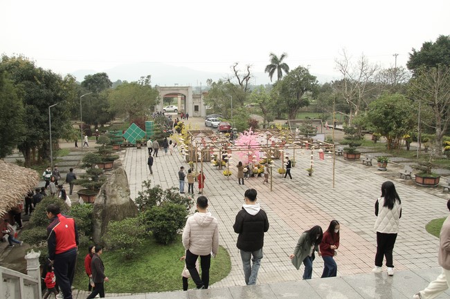 Chùa Giai Lam – Hà Tĩnh: Chùm ảnh “Đón giao thừa và nhận Lộc lì xì đầu năm mới”