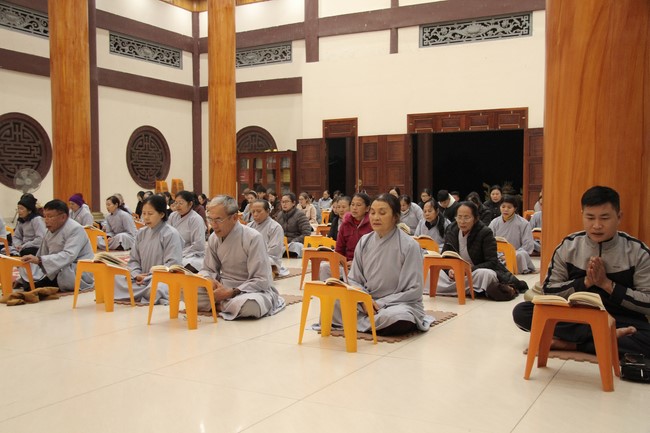 Chùa Giai Lam – Hà Tĩnh: Chùm ảnh “Đón giao thừa và nhận Lộc lì xì đầu năm mới”