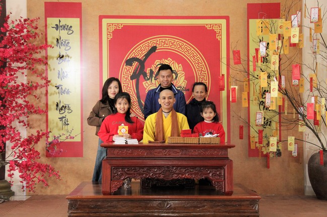 Chùa Giai Lam – Hà Tĩnh: Chùm ảnh “Đón giao thừa và nhận Lộc lì xì đầu năm mới”