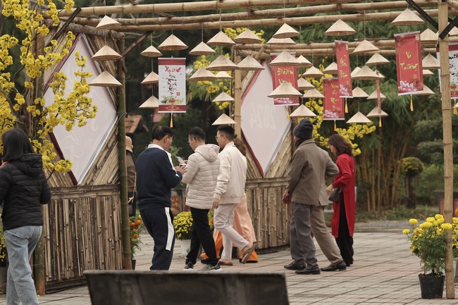 Chùa Giai Lam – Hà Tĩnh: Chùm ảnh “Đón giao thừa và nhận Lộc lì xì đầu năm mới”