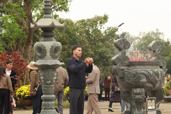 Chùa Giai Lam – Hà Tĩnh: Chùm ảnh “Đón giao thừa và nhận Lộc lì xì đầu năm mới”