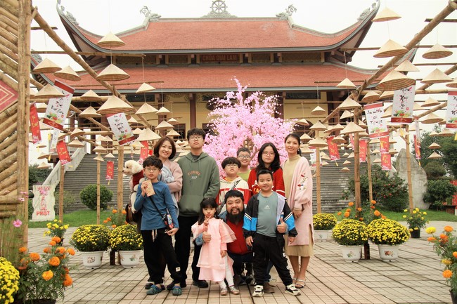 Chùa Giai Lam – Hà Tĩnh: Chùm ảnh “Đón giao thừa và nhận Lộc lì xì đầu năm mới”