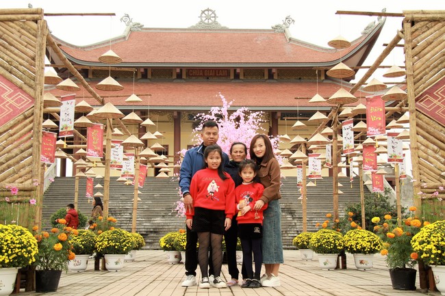 Chùa Giai Lam – Hà Tĩnh: Chùm ảnh “Đón giao thừa và nhận Lộc lì xì đầu năm mới”