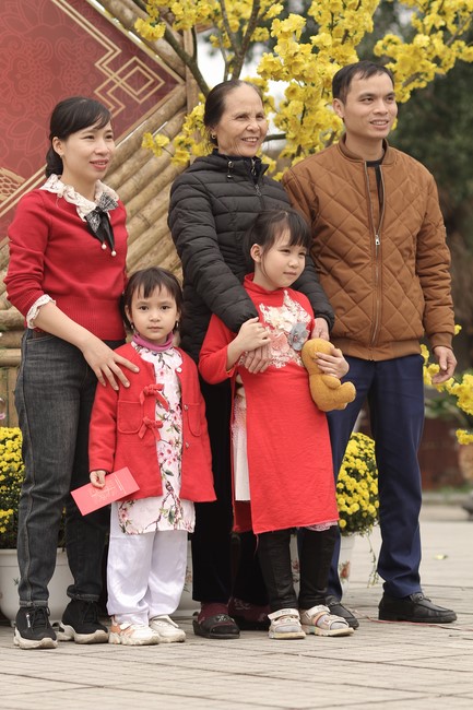 Chùa Giai Lam – Hà Tĩnh: Chùm ảnh “Đón giao thừa và nhận Lộc lì xì đầu năm mới”