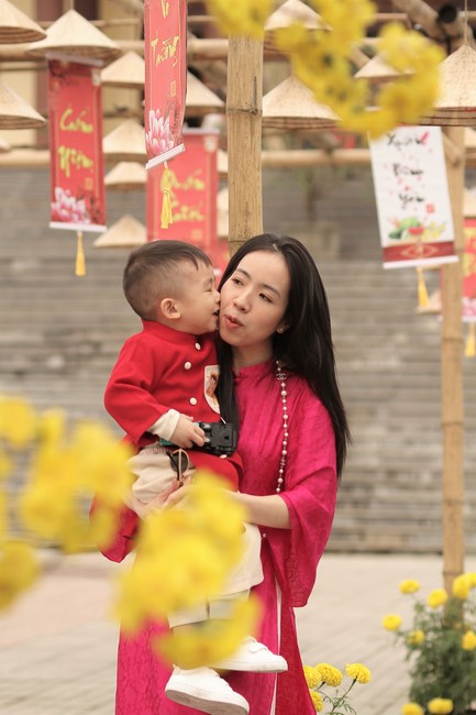 Chùa Giai Lam – Hà Tĩnh: Chùm ảnh “Đón giao thừa và nhận Lộc lì xì đầu năm mới”