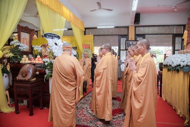 Viếng tang lễ cố Trưởng lão Hòa Thượng Thích Hiển Tu