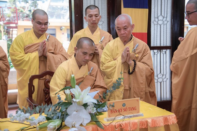 Viếng tang lễ cố Trưởng lão Hòa Thượng Thích Hiển Tu