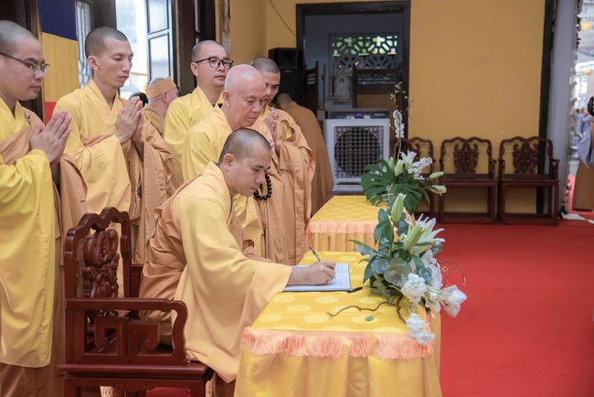 Viếng tang lễ cố Trưởng lão Hòa Thượng Thích Hiển Tu