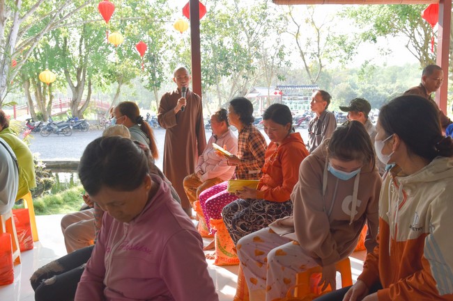 Tặng quà cho các gia đình có hoàn cảnh khó khăn tại chùa Tâm Pháp, chùa Pháp Hòa - Bình Phước, chùa Tây Pháp – Tây Ninh