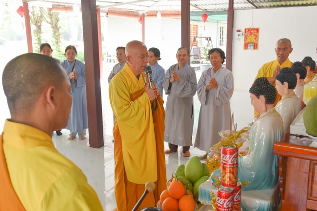 Tặng quà cho các gia đình có hoàn cảnh khó khăn tại chùa Tâm Pháp, chùa Pháp Hòa - Bình Phước, chùa Tây Pháp – Tây Ninh