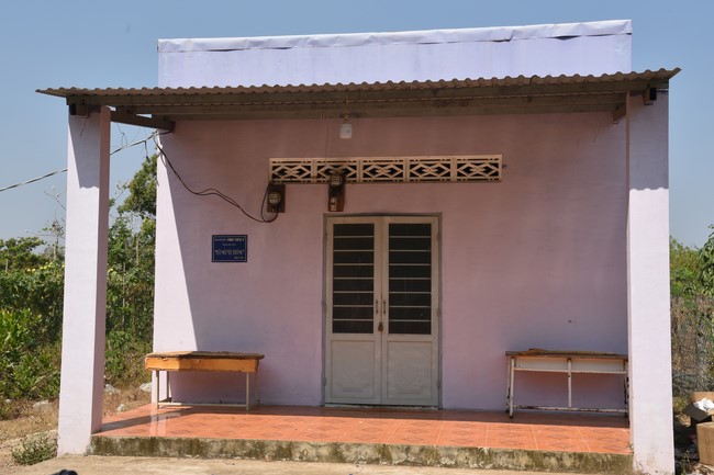 Tặng quà cho các gia đình có hoàn cảnh khó khăn tại chùa Tâm Pháp, chùa Pháp Hòa - Bình Phước, chùa Tây Pháp – Tây Ninh