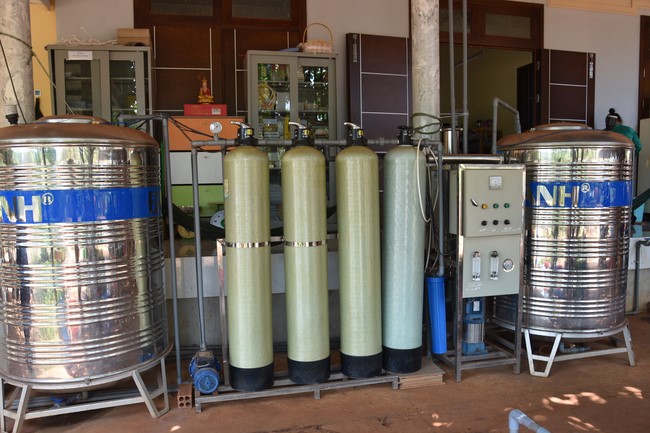 Tặng quà cho các gia đình có hoàn cảnh khó khăn tại chùa Tâm Pháp, chùa Pháp Hòa - Bình Phước, chùa Tây Pháp – Tây Ninh