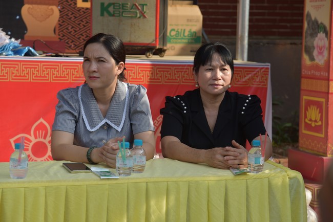 Tặng quà cho các gia đình có hoàn cảnh khó khăn tại chùa Tâm Pháp, chùa Pháp Hòa - Bình Phước, chùa Tây Pháp – Tây Ninh