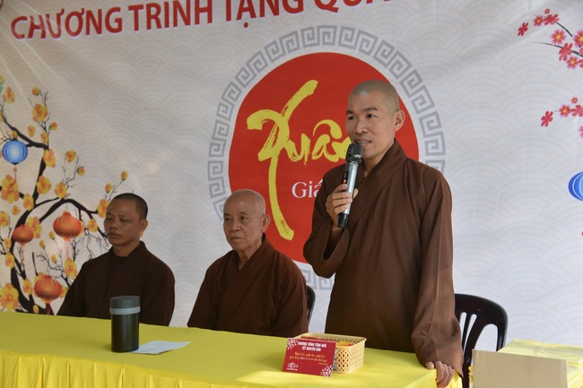 Tặng quà cho các gia đình có hoàn cảnh khó khăn tại chùa Tâm Pháp, chùa Pháp Hòa - Bình Phước, chùa Tây Pháp – Tây Ninh